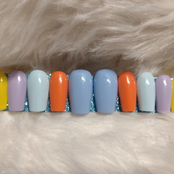 Multi Colored press on nails - Picture 3 of 3